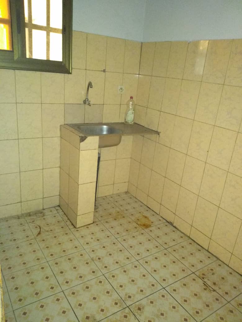 N° 4293 :
                            Chambre salon à louer , Togo2000, Lome, Togo : 35 000 XOF/mois